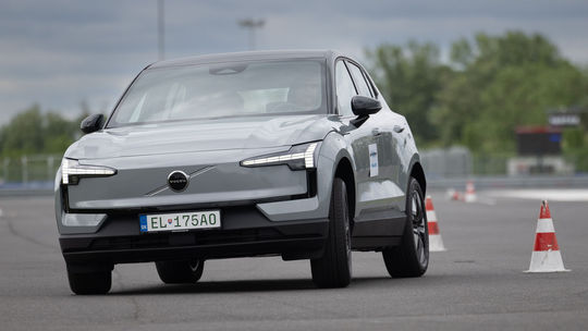 Najpredávanejšie elektrické Volvo môže zhorieť. Výrobca odporúča nabíjať do 70 % - Magazín - Auto - Pravda
