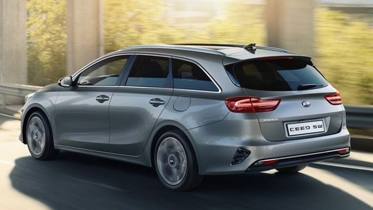 Toto je 15 najpredávanejších áut roka 2025: Ceed SW sa dotiahol na Octaviu kombi - Magazín - Auto - pravda.sk