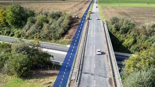 Veľký žeriav na D2: Pri Malackách osadia 80 t. lávku. Diaľnicu uzavrú - Doprava - Auto - Pravda