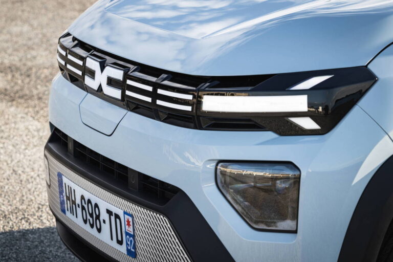 Novinky z Rumunska: Dacia postavila motor, ktorý jej môžu závidieť aj prémiovky. Prejde 1500 km - AUTOVINY.sk