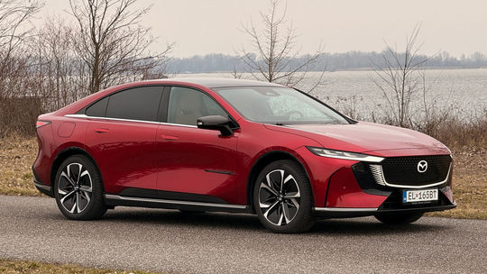 Test: nová Mazda 6e. Tichá, rýchla, elegantná, avšak trochu excentrická - Testy automobilov - Auto - Pravda