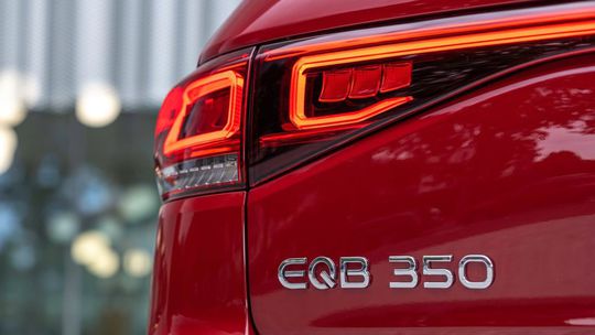 Mercedes-Benz zvoláva elektrické EQB. Musí vymeniť to najdrahšie - Magazín - Auto - pravda.sk