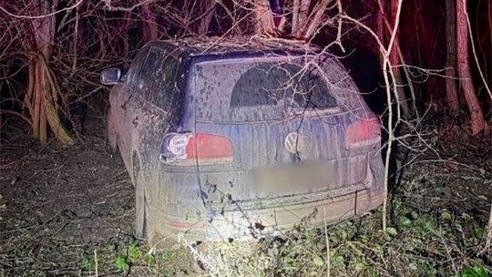 Do stĺpa, zaparkovaného auta a napokon do priekopy. Pri Humennom vyčíňal opitý vodič - Doprava - Auto - Pravda