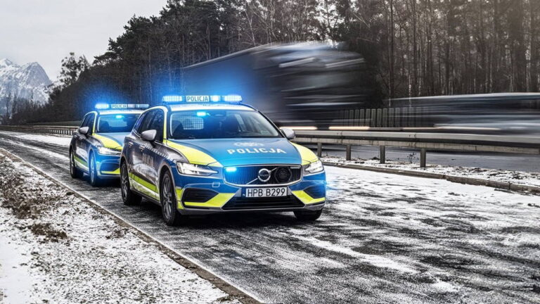 Ďalšia zmena: Nové policajné autá, jazdia 220 km/h bez obmedzovača