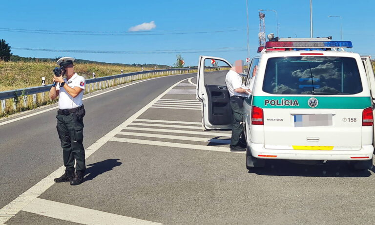 Falošný policajt obral kamionistu o všetko, stačil mu na to jediný trik so žltou čiarou - AUTOVINY.sk