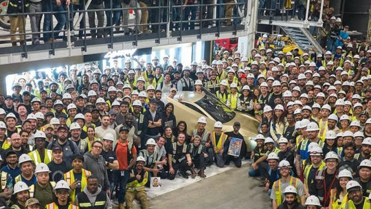 Cybercab: Tesla spustila výrobu robotaxi. Už tie súčasné „búrajú“ štyrikrát viac ako ľudia - Magazín - Auto - Pravda