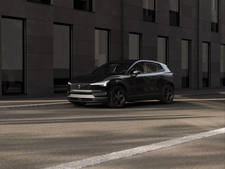 
      Volvo predstavuje EX30 Black Edition: štýlový elektromobil v tmavom prevedení
    