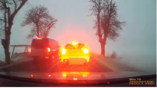 VIDEO: Mimoriadny zásah policajtov. Pozrite si, ako nečakane prekvapili dílerov drog - Doprava - Auto - Pravda