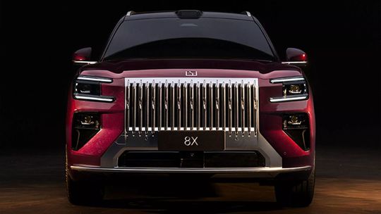 Zeekr 8X: Čínske SUV má 1 400 koní a dojazd 1 000 km. Spredu zahanbí aj 