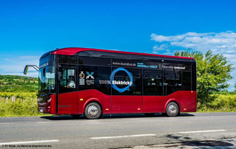 Elektrobus už jazdí aj na MHD v Pezinku. O rok bude verejná doprava v meste kompletne elektrická
