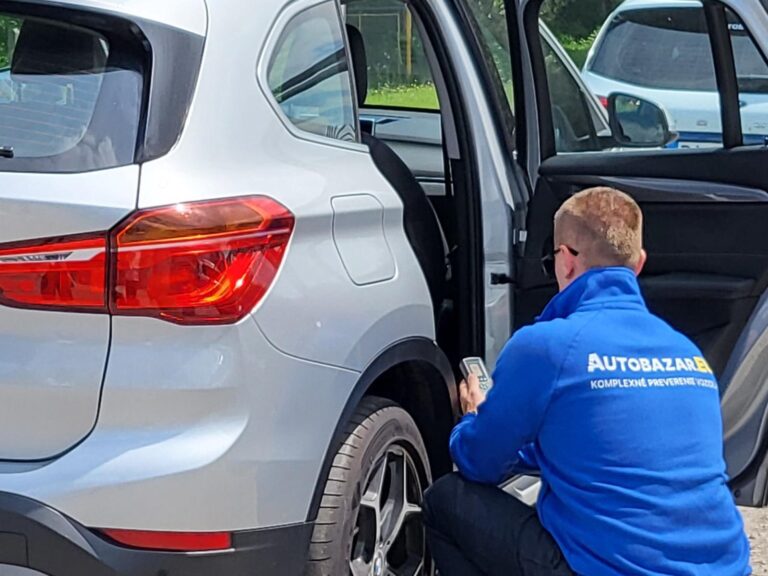 Ako odhaliť búrané auto: Praktický manuál pre kupujúcich jazdené vozidlá
