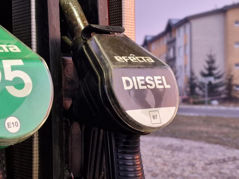 Najlacnejšia nafta na svete: Tu stojí 1 liter menej ako pol centa! | Autobazar.EU
