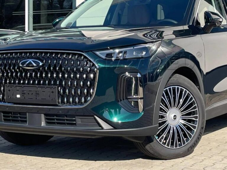 Automobilka Chery práve potvrdila príchod na Slovensko, všetky jej autá už sú skladom na Autobazar.EU. Zverejňujeme odkazy, ceny a technické detaily