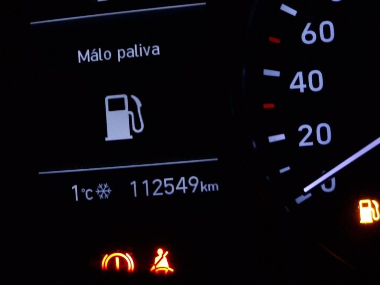 Prázdna nádrž ničí čerpadlo a ABS predlžuje brzdnú dráhu: Motoristické mýty, ktoré sú v skutočnosti faktami | Autobazar.EU