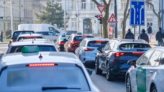 Bratislava mení dopravu pri stanici. Zrušené odbočenia majú skrátiť kolóny - Doprava - Auto - pravda.sk