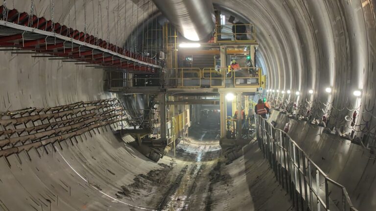 Budimex za menej než rok prerazil v Poľsku najdlhší železničný tunel