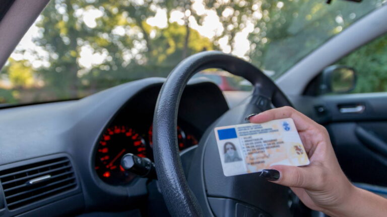 Mužovi odmietli vodičák 138-krát. Nikto si 9 rokov nevšimol, čo robí zle