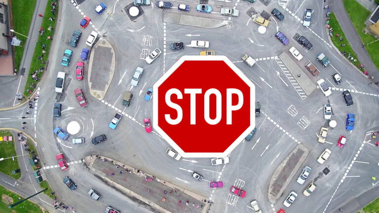 Hneď vám vezmú vodičák: Kruhový objazd vás zneistí do 5 sekúnd, mení smer