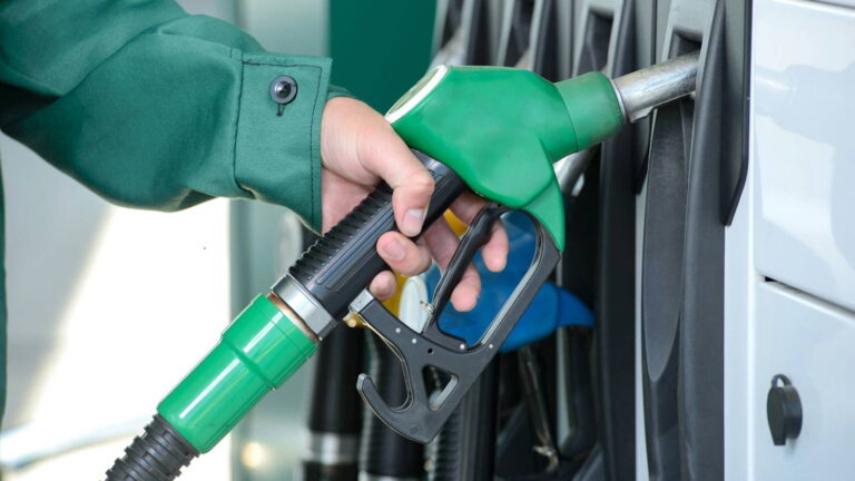 Kým benzín letí k 2 eurám, jazda elektromobilom stojí menej ako menučko. Toľkoto ušetria Slováci - AUTOVINY.sk