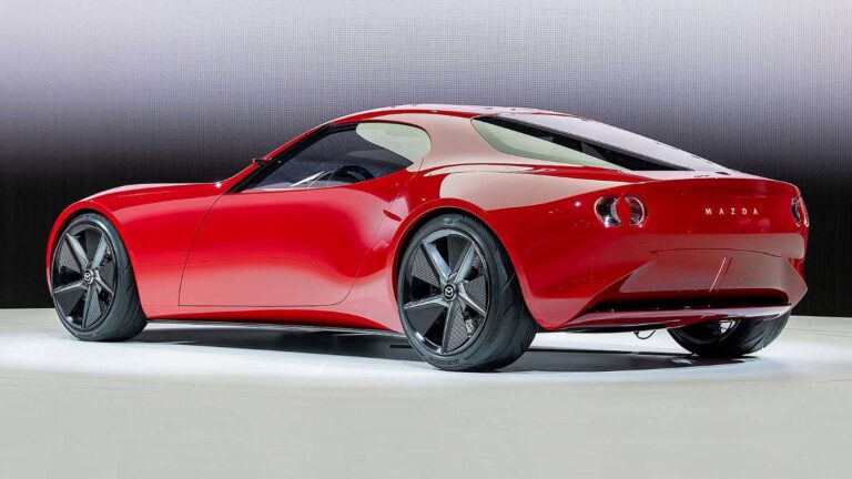 Mazda pripravuje pre fajnšmekrov tonový športiačik s manuálom