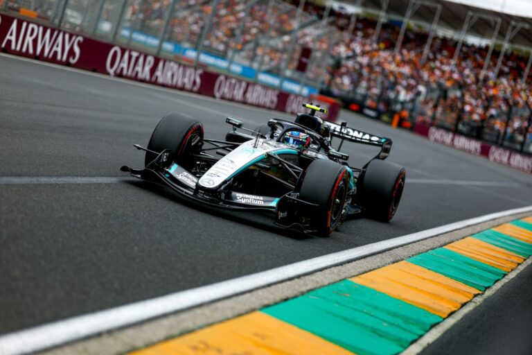 Kvalifikácia VC Austrálie: Pole position pre Mercedes, Verstappen búral
