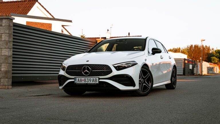 Koniec triedy A? Mercedes otočil a chystá revolúciu pre rok 2028