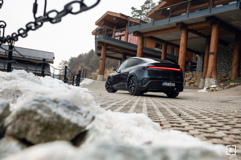 Spokojnosť majiteľov elektromobilov rastie. Najlepšie sú na tom autá týchto značiek
