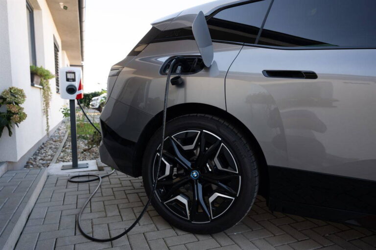 Ušetríte na palive, ale zaplatíte tisíce inde. Táto vec na elektromobiloch degraduje rekordne rýchlo - AUTOVINY.sk