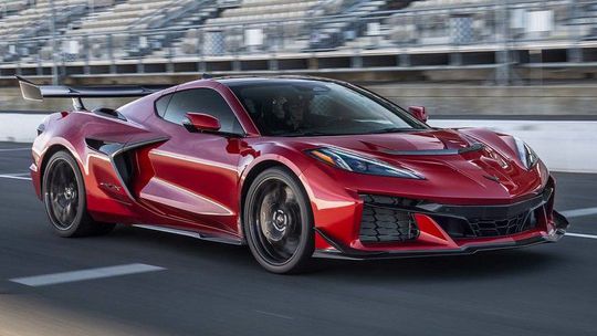 Chevrolet Corvette ZR1X: Americké „Bugatti“ mieri k zákazníkom. Stojí bagateľ - Novinky - Auto - pravda.sk