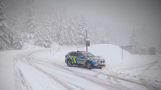 Zima sa vrátila: Vernár hlási neprejazdnú cestu - Doprava - Auto - Pravda