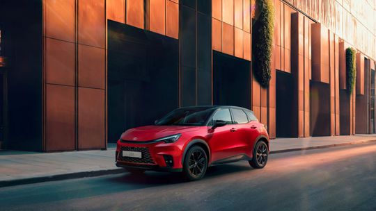 Väčšie neznamená prémiovejšie. Lexus prichádza s dôkazom - Doprava - Auto - pravda.sk