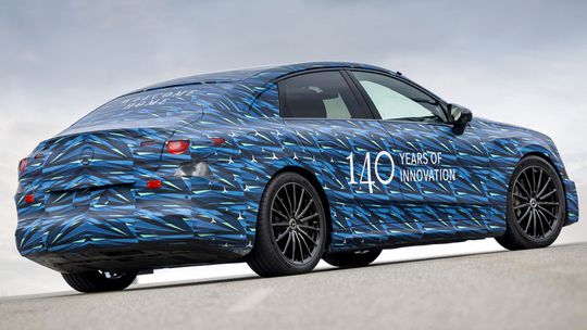 Mercedes-Benz C Electric: Elektrické céčko už testujú. Stavia na evolúcii - Magazín - Auto - pravda.sk