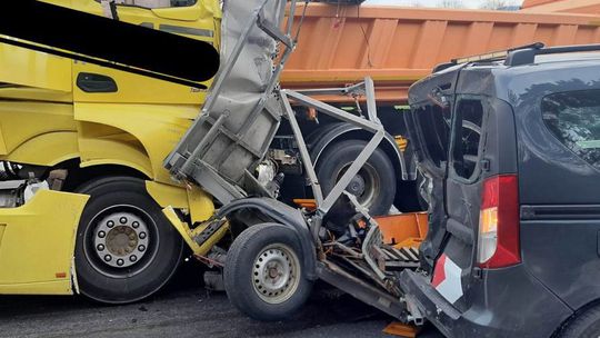 Vodiči pozor! NDS pripomína 3 pravidlá, ktoré treba dodržať pri nehode na diaľnici - Poradňa - Auto - pravda.sk