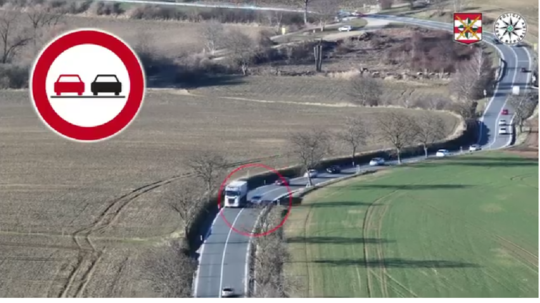 VIDEO: Správanie jedného vyprovokovalo ostatných. Veľmi rýchlo došlo k zlému rozhodnutiu piatich vodičov - Doprava - Auto - pravda.sk