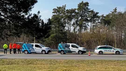 Policajti skontrolovali stovky kamiónov na D2. Zistili až 60 priestupkov - Doprava - Auto - pravda.sk