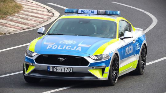 Poľskí policajti majú nový Ford Mustang. Zabavili ho opitému vodičovi aj s
