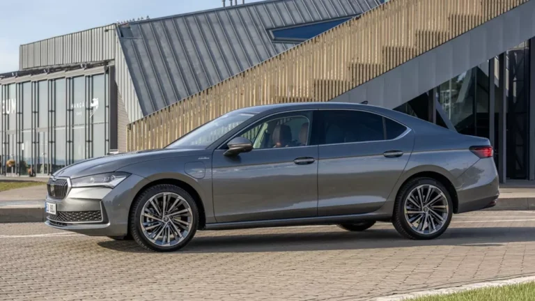 Škoda Superb iV 200 kW: Nový plug-in hybrid je najvýkonnejší spaľovací model značky