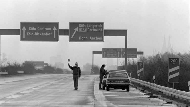 Zákaz jazdy v nedeľu? Ropná kríza vracia spomienky na rok 1973, kedy diaľnice stíchli