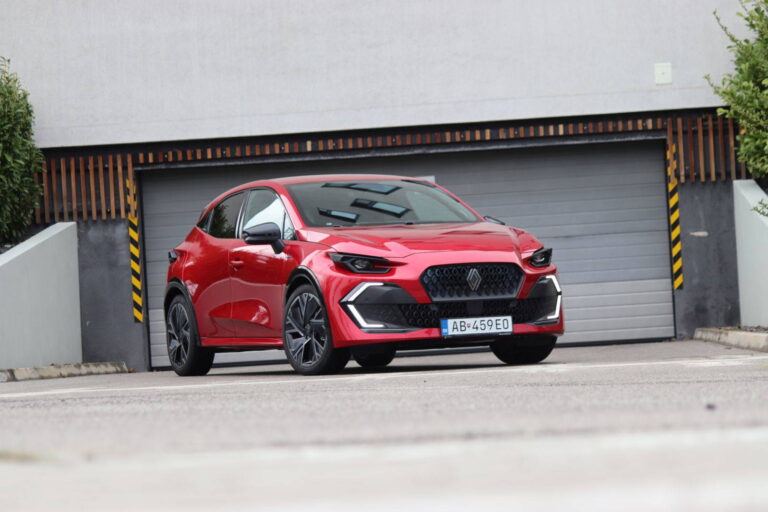 TEST Renault Clio Hybrid Esprit Alpine: Bez srandy a v plnej vážnosti priznávam, že toto je to najlepšie auto vo svojej triede - AUTOVINY.sk