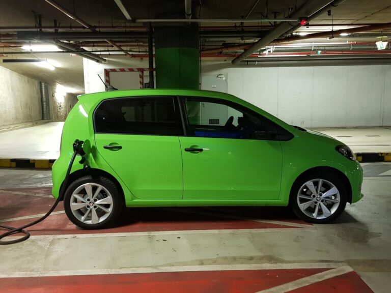 Dáta Autobazar.EU ukázali SKOKOVÝ nárast záujmu o lacné elektromobily: Mesačný skok o 60 % ukazuje, že dianie v Iráne a Rusku berieme vážne | Autobazar.EU