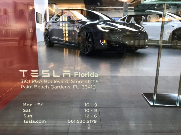 Reuters: Tesla už vyvíja nový menší a lacnejší elektromobil, nebude to len variant Modelov 3 a Y | Autobazar.EU