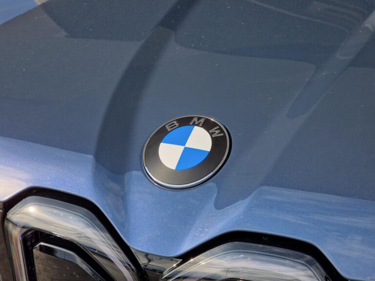 Predaj automobilky BMW klesol v prvom štvrťroku na 565 748 áut | Autobazar.EU