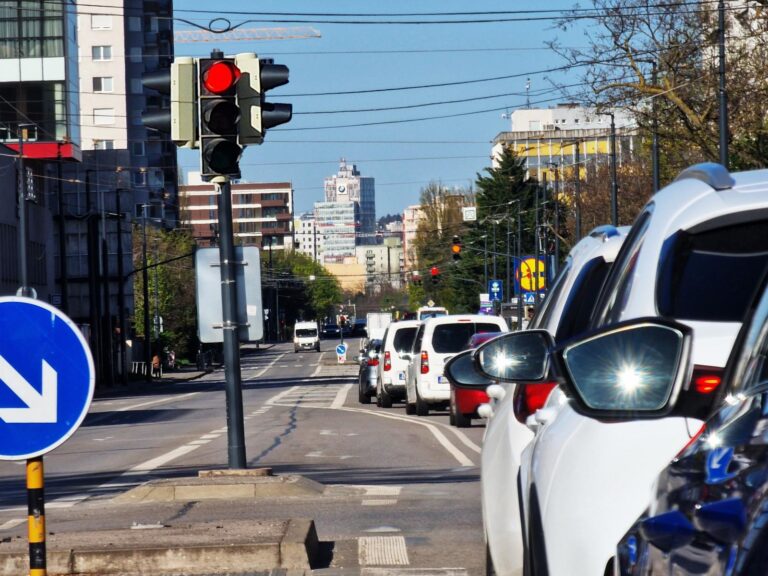 Po tomto už na žltú na semafore radšej neprejdete. Ak ste v križovatke a rozsvieti sa červená, máte problém | Autobazar.EU