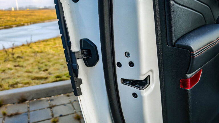 Prečo to nemajú všetky autá? Tieto maličkosti by sme chceli mať asi v aute asi všetci - AUTOVINY.sk