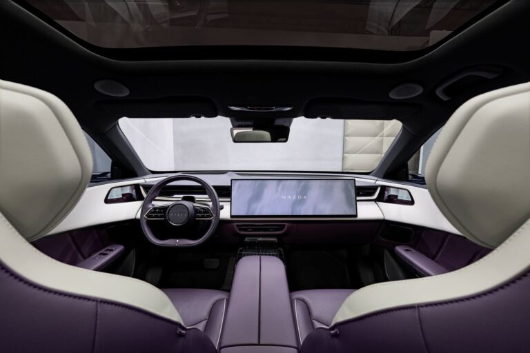 Čím väčšie obrazovky, tým lepšie šoférovanie, hovorí Mazda