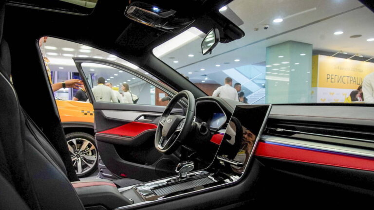 Ruský vyzývateľ Škody Octavia má 174 koní, skončila obľúbená prevodovka