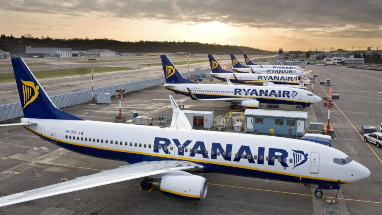 Ryanair odchádza z významného letiska. 7 lietadiel zoberie preč, 210 ľudí prepustí
