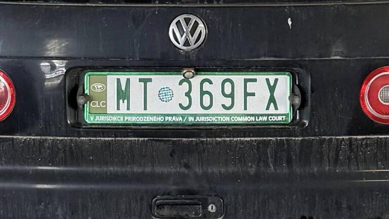 Zelené ŠPZ rušia 300-eurové pokuty a platia na Slovensku, tvrdia ich majitelia