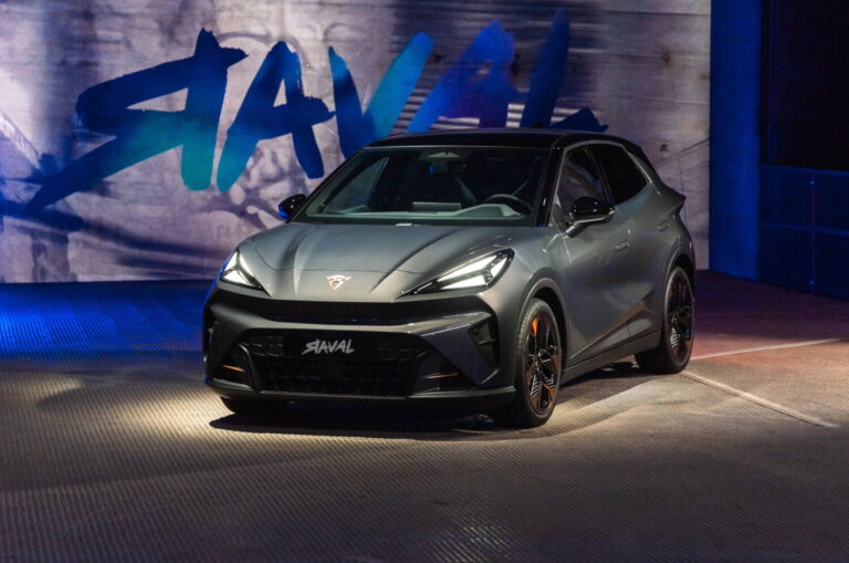 Nová Cupra Raval: Najmenší člen rodiny ponúka dojazd 450 km a interiér ako v motokáre - AUTOVINY.sk