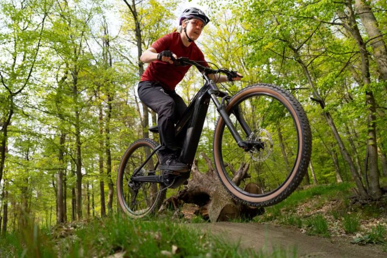 100 km bez zadýchania? Našli sme výborný univerzálny ebajk